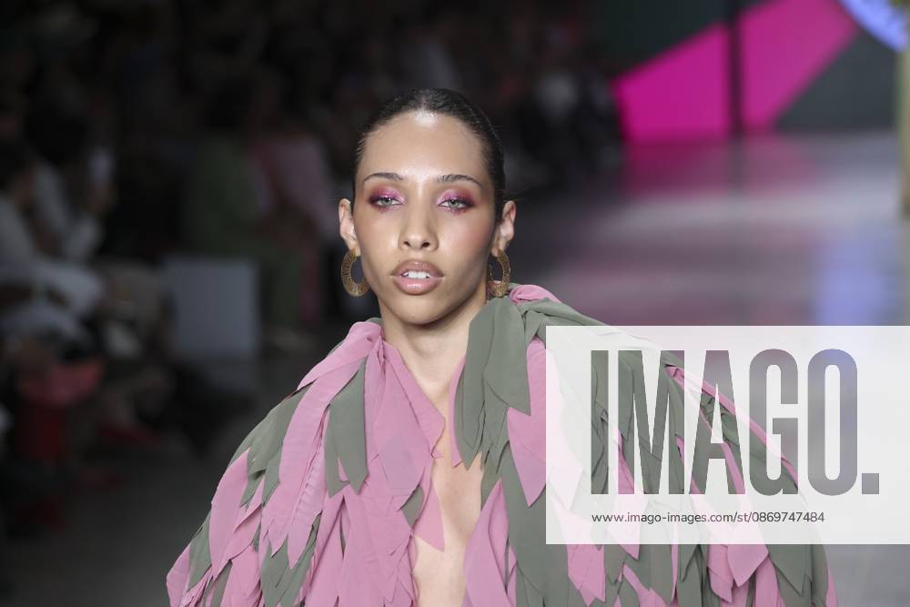 Santa Resistencia presents its collection at SPFW N61. Sao Paulo (SP), 10 16 2026 Fashion SPFW n61 The Santa Resistencia brand presents its collection during Sao Paulo Fashion Week n61, in Sao Paulo, this Friday (16).(Foto: Leco Viana Thenews2 imago images) Santa Resistencia presents its collection at SPFW N61.