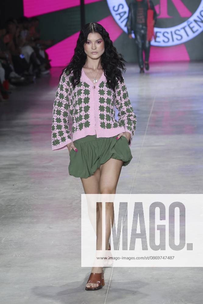 Santa Resistencia presents its collection at SPFW N61. Sao Paulo (SP), 10 16 2026 Fashion SPFW n61 The Santa Resistencia brand presents its collection during Sao Paulo Fashion Week n61, in Sao Paulo, this Friday (16).(Foto: Leco Viana Thenews2 imago images) Santa Resistencia presents its collection at SPFW N61.