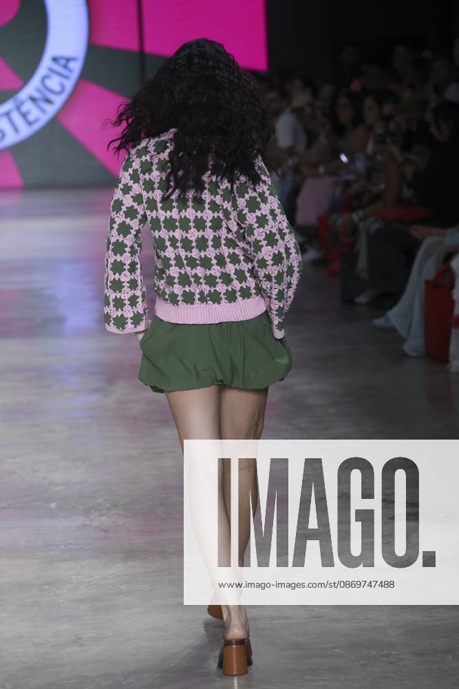 Santa Resistencia presents its collection at SPFW N61. Sao Paulo (SP), 10 16 2026 Fashion SPFW n61 The Santa Resistencia brand presents its collection during Sao Paulo Fashion Week n61, in Sao Paulo, this Friday (16).(Foto: Leco Viana Thenews2 imago images) Santa Resistencia presents its collection at SPFW N61.