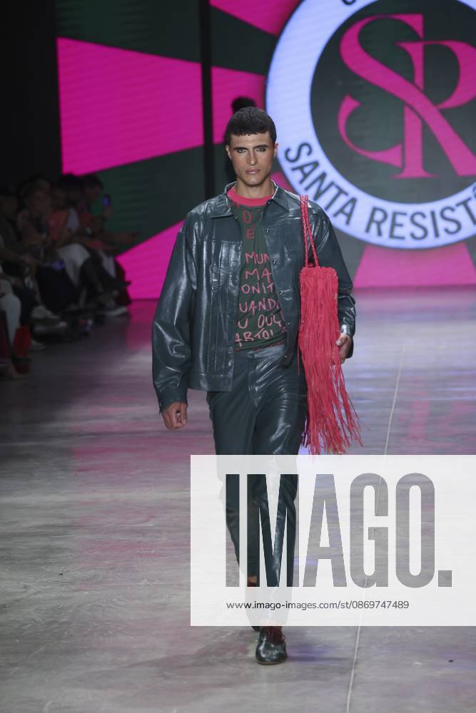 Santa Resistencia presents its collection at SPFW N61. Sao Paulo (SP), 10 16 2026 Fashion SPFW n61 The Santa Resistencia brand presents its collection during Sao Paulo Fashion Week n61, in Sao Paulo, this Friday (16).(Foto: Leco Viana Thenews2 imago images) Santa Resistencia presents its collection at SPFW N61.