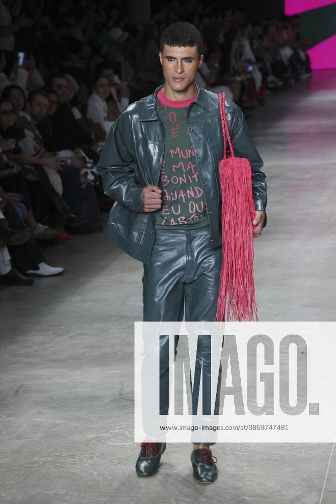 Santa Resistencia presents its collection at SPFW N61. Sao Paulo (SP), 10 16 2026 Fashion SPFW n61 The Santa Resistencia brand presents its collection during Sao Paulo Fashion Week n61, in Sao Paulo, this Friday (16).(Foto: Leco Viana Thenews2 imago images) Santa Resistencia presents its collection at SPFW N61.