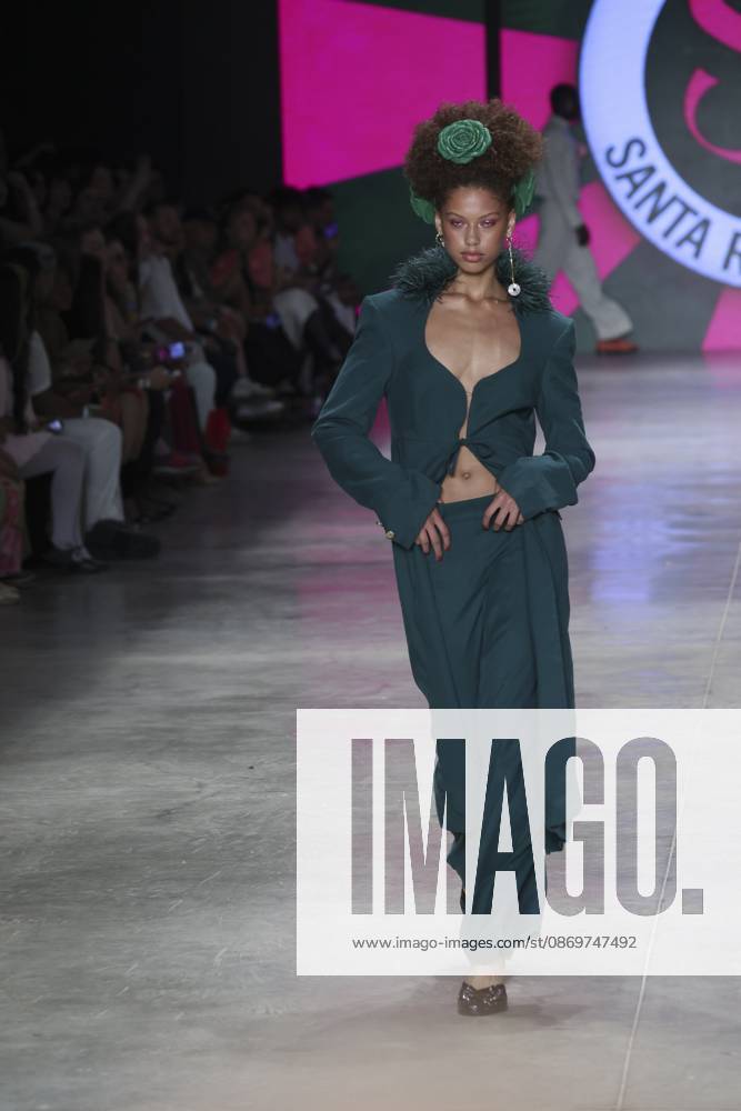 Santa Resistencia presents its collection at SPFW N61. Sao Paulo (SP), 10 16 2026 Fashion SPFW n61 The Santa Resistencia brand presents its collection during Sao Paulo Fashion Week n61, in Sao Paulo, this Friday (16).(Foto: Leco Viana Thenews2 imago images) Santa Resistencia presents its collection at SPFW N61.