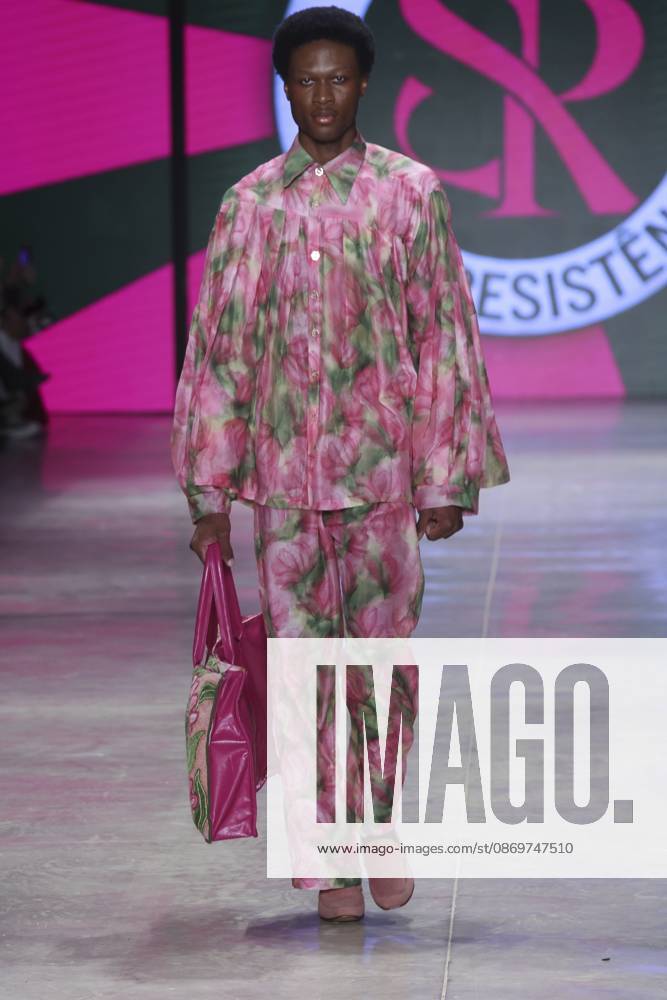 Santa Resistencia presents its collection at SPFW N61. Sao Paulo (SP), 10 16 2026 Fashion SPFW n61 The Santa Resistencia brand presents its collection during Sao Paulo Fashion Week n61, in Sao Paulo, this Friday (16).(Foto: Leco Viana Thenews2 imago images) Santa Resistencia presents its collection at SPFW N61.