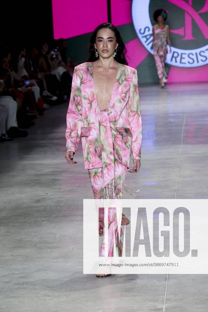 Santa Resistencia presents its collection at SPFW N61. Sao Paulo (SP), 10 16 2026 Fashion SPFW n61 The Santa Resistencia brand presents its collection during Sao Paulo Fashion Week n61, in Sao Paulo, this Friday (16).(Foto: Leco Viana Thenews2 imago images) Santa Resistencia presents its collection at SPFW N61.