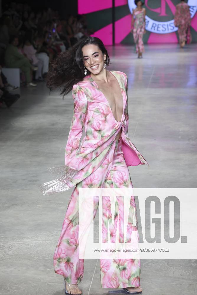 Santa Resistencia presents its collection at SPFW N61. Sao Paulo (SP), 10 16 2026 Fashion SPFW n61 The Santa Resistencia brand presents its collection during Sao Paulo Fashion Week n61, in Sao Paulo, this Friday (16).(Foto: Leco Viana Thenews2 imago images) Santa Resistencia presents its collection at SPFW N61.