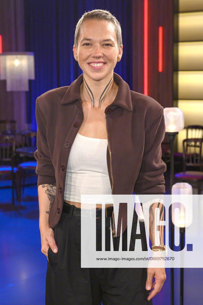 Stefanie Heinzmann during the taping of the WDR talk show Kölner Treff at WDR Studio BS 3 in Cologne, October 16, 2026 Foto:xW.xRanderathx xFuturexImagex koelner_treff1610_6041