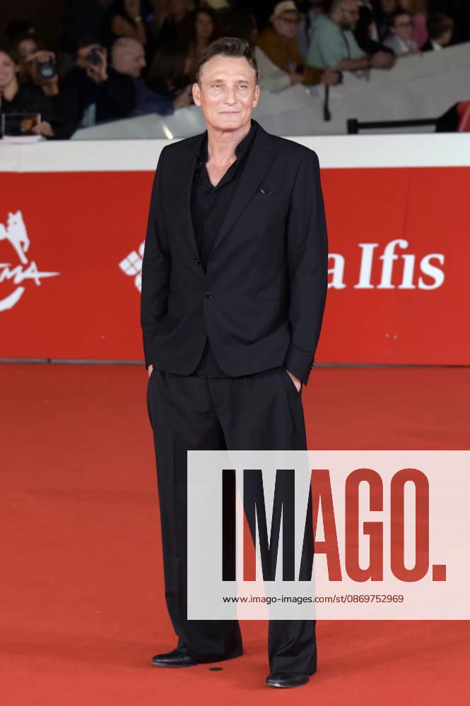 Oliver Masucci at the premiere of the film *The Rome Eight* at the 21st Rome International Film Festival (Festa del Cinema di Roma) 2026 at the Auditorium Parco della Musica in Rome, October 16, 2026 Foto:xA.xM.xTinghinox xFuturexImagex acht_6003
