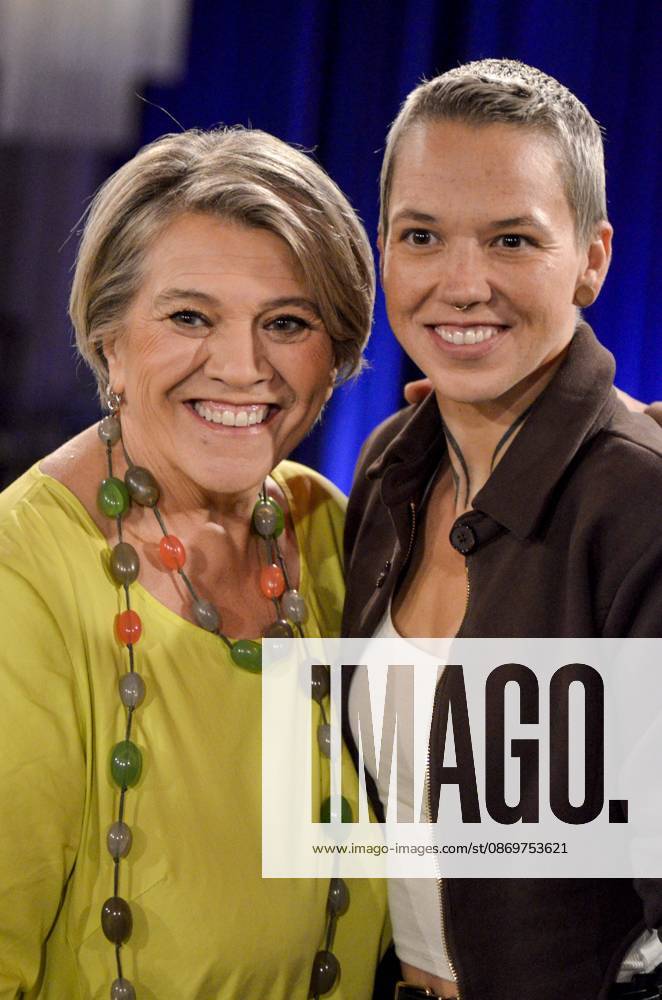 ABB KOELNERTREFF: Lea Linster and Stefanie Heinzmann, guests on the WDR talk show Koelner Treff from the Boecklemuend studio on October 16, 2026, in Cologne, Hamburg, Germany