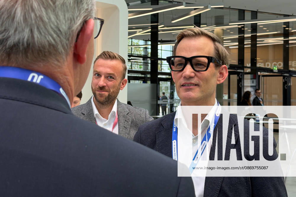 Axel Voss and Hendrik Streeck wear Meta glasses at the Junge Union’s Germany Day in Bonn on October 26, 2017. Member of the European Parliament Axel VOSS, MEP, CDU, on the left, and the Federal Government’s Drug Commissioner Hendrik STREECK, Member of the Bundestag (MdB), CDU, are