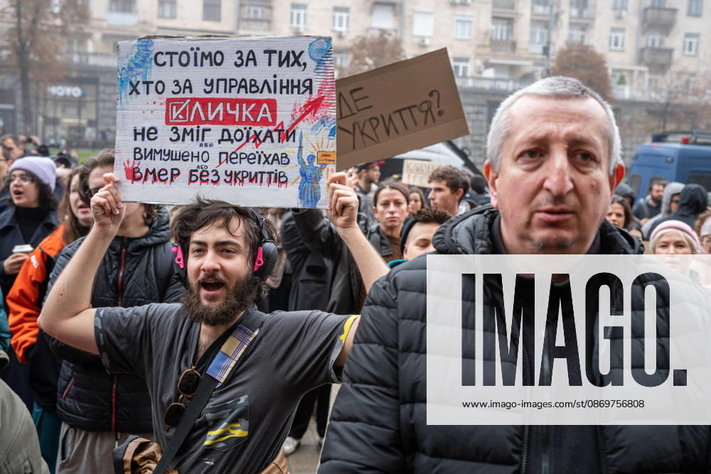 Kyiv residents demonstrate outside City Hall demanding Mayor Vitali Klitschko s resignation over winter readiness and shelter shortages KYIV, UKRAINE - OCTOBER 17: Demonstrators, holding banners, gather outside the Kyiv City State Administration building on Khreshchatyk Street to demand the resignation of Kyiv Mayor Vitali Klitschko in Kyiv, Ukraine on October 17, 2026. Local residents expressed growing dissatisfaction over city administration performance, including municipal winter readiness, slow deployment of mobile shelters, illegal real estate developments in protected green zones, and municipal budget allocation during the war. Danylo Antoniuk Anadolu Kyiv Ukraine. Editorial use only. Please get in touch for any other usage.