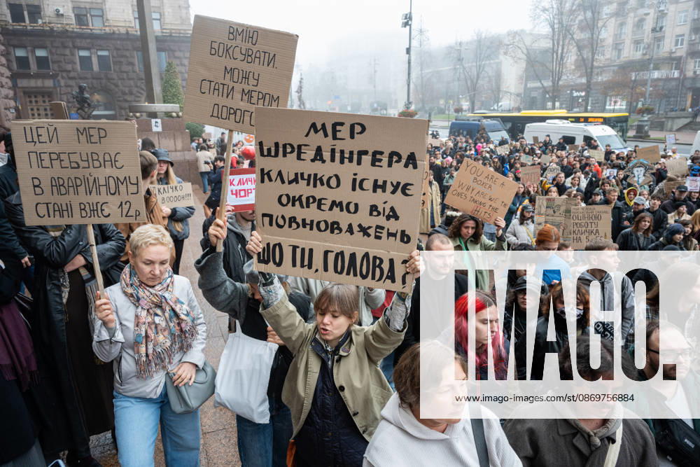 Kyiv residents demonstrate outside City Hall demanding Mayor Vitali Klitschko s resignation over winter readiness and shelter shortages KYIV, UKRAINE - OCTOBER 17: Demonstrators, holding banners, gather outside the Kyiv City State Administration building on Khreshchatyk Street to demand the resignation of Kyiv Mayor Vitali Klitschko in Kyiv, Ukraine on October 17, 2026. Local residents expressed growing dissatisfaction over city administration performance, including municipal winter readiness, slow deployment of mobile shelters, illegal real estate developments in protected green zones, and municipal budget allocation during the war. Danylo Antoniuk Anadolu Kyiv Ukraine. Editorial use only. Please get in touch for any other usage.