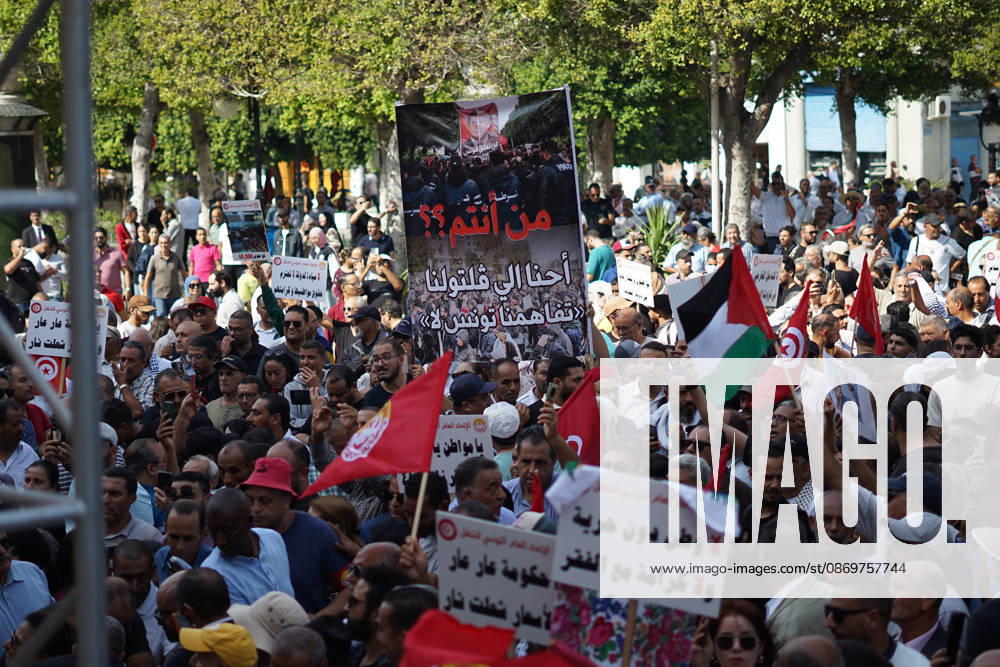 Demonstrators take to the streets of Tunis during a march calling for social and economic reforms and the protection of civil liberties, amid public concerns over rising living costs, workers rights and freedom of expression on October 17, 2026. Organized by trade unions, journalists representatives, lawyers and civil society groups, the demonstration brings together protesters demanding accountability and defending fundamental rights. The march highlights ongoing concerns over Tunisias economic situation and the space for public dissent. Tunis Tunisia - ZUMAm342 20261017_zsp_m342_035