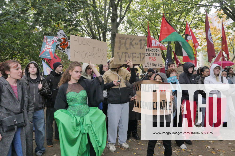 Solidarity with the students in France at Kleistpark