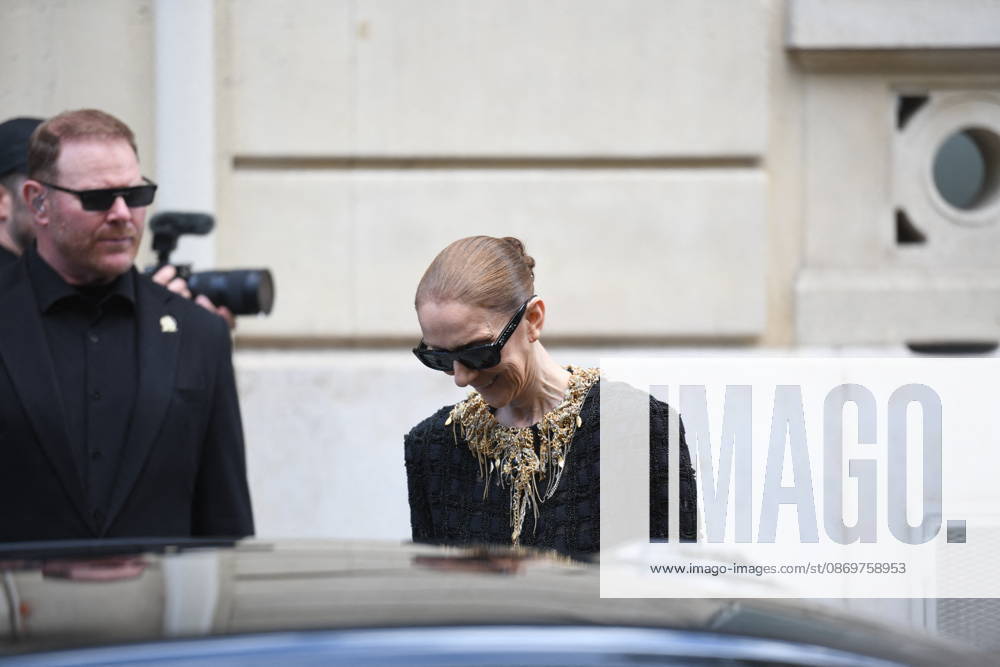 Celine Dion Leaves Her Hotel For Her Last Concert in Paris - France Celine Dion spend time with fans before her last concert in Paris, at hotel Royal Monceau in Paris, France on October 17, 2026. Photo by Florian Poitout ABACAPRESS.COM Paris France