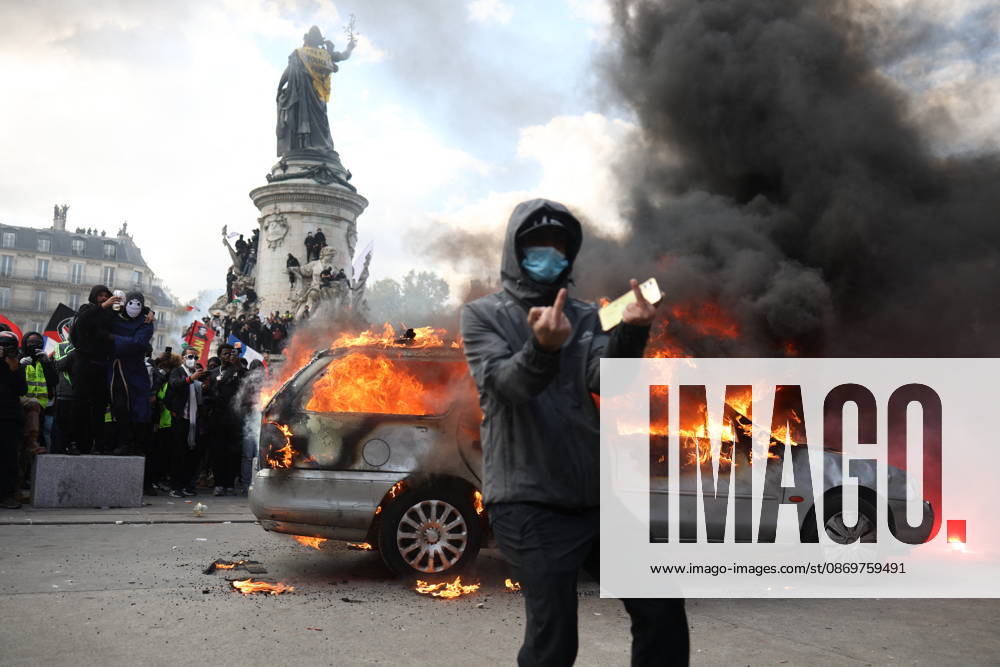 Clashes During The High Cost of Living Protest - Paris Violent clashes between protesters and the French Police during the demonstration protesting against the high cost of living at Place de la Republique in Paris, France, on October 17, 2026, as part of a nationwide call for mobilisation bringing together various groups expressing their anger: former Yellow Vests , secondary school and university students, climate activists and even farmers. After weeks of student protests, France faces broader, nationwide demonstrations on October 17, 2026 over the cost of living, setting up a potentially fraught six months heading into a presidential election. Photo by Raphael Lafargue ABACAPRESS.COM Paris France