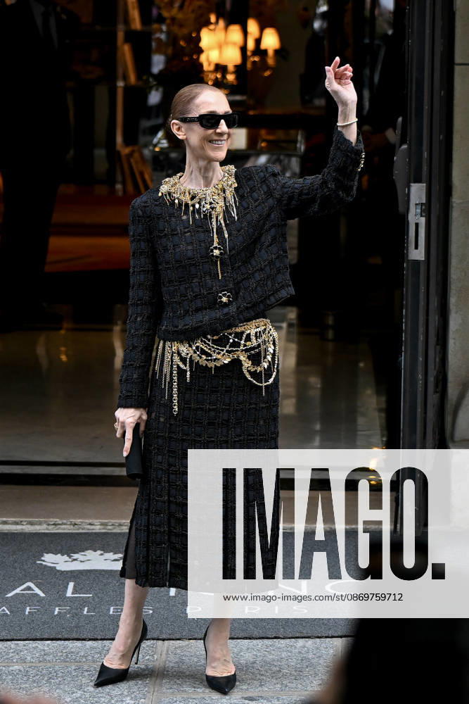 Céline Dion spends time with her fans outside her hotel in Paris. Céline Dion spends time with fans before heading to the venue, the Royal Monceau Hotel in Paris, France 460538 2026 10 17 Paris France Dion, Céline