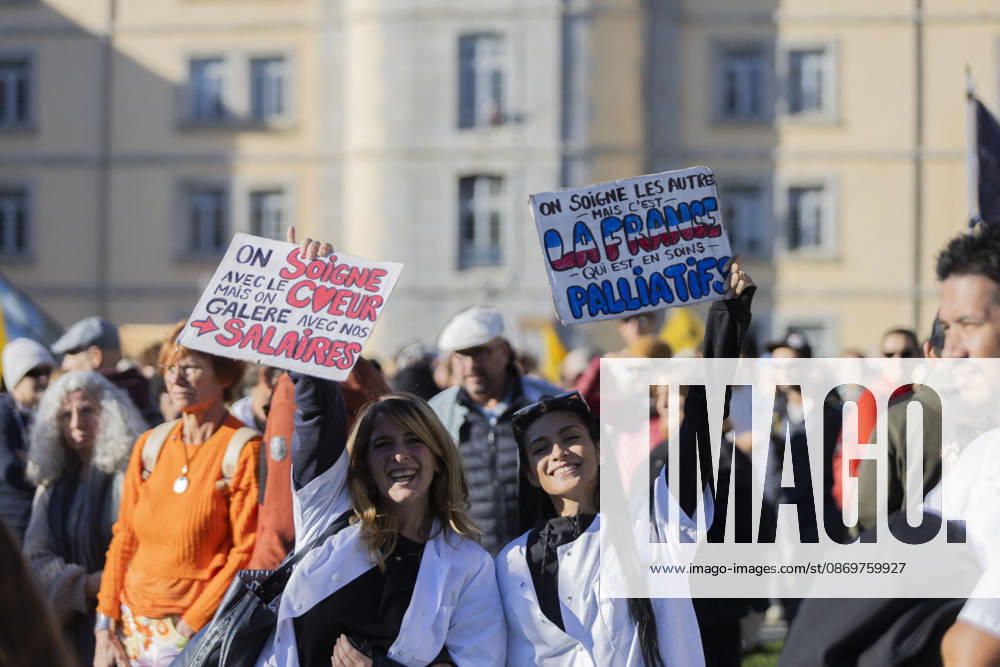 High Cost of Living Protest - Gap Demonstrators raise placards during the march in Gap, France, on October 17, 2026. One sign reads On soigne les nôtres, on prend soin des Palestiniens ( We care for our own; we care for Palestinians ). Photo by Thibaut Durand ABACAPRESS.COM Gap Provence-Alpes-Cote d Azur France