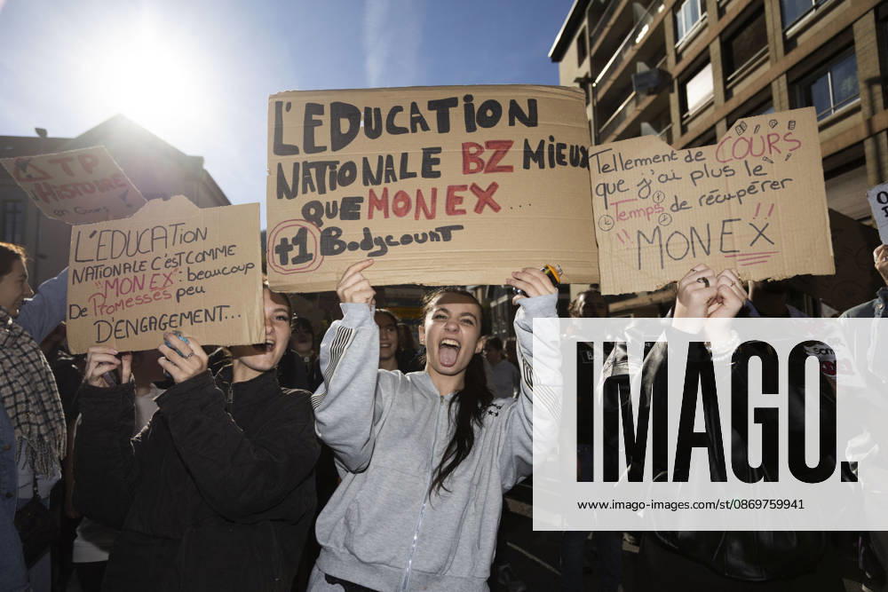 High Cost of Living Protest - Gap High-school students chant and raise placards during the march in Gap, France, on October 17, 2026. Their signs criticize conditions in the national education system; some wording is too small to read fully. Photo by Thibaut Durand ABACAPRESS.COM Gap Provence-Alpes-Cote d Azur France