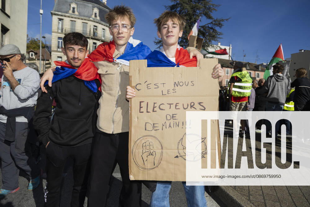 High Cost of Living Protest - Gap Three young demonstrators pose with a sign reading C’est nous les électeurs de demain !!! ( We are tomorrow’s voters!!! ) during the march in Gap, France, on October 17, 2026. Photo by Thibaut Durand ABACAPRESS.COM Gap Provence-Alpes-Cote d Azur France