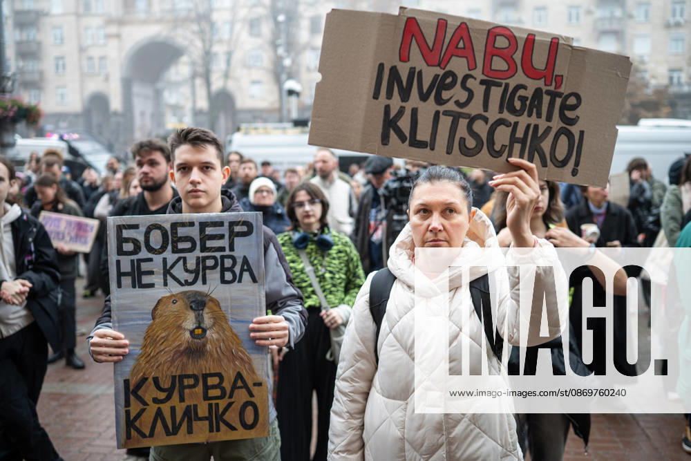 Demonstrators in Kyiv demand Mayor Vitali Klitschko s resignation KYIV, UKRAINE - OCTOBER 17: Demonstrators, holding banners, gather outside the Kyiv City State Administration building on Khreshchatyk Street to demand the resignation of Kyiv Mayor Vitali Klitschko in Kyiv, Ukraine on October 17, 2026. Local residents expressed growing dissatisfaction over city administration performance, including municipal winter readiness, slow deployment of mobile shelters, illegal real estate developments in protected green zones, and municipal budget allocation during the war. Danylo Antoniuk Anadolu Kyiv Ukraine. Editorial use only. Please get in touch for any other usage.