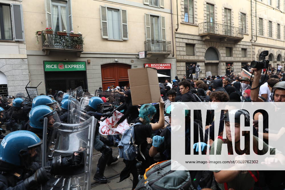 IPA89807725 - Milan, October 17, 2026: Protest by Italia in Piazza, the grassroots movement of students and young workers taking to the streets in 15 Italian cities; clashes