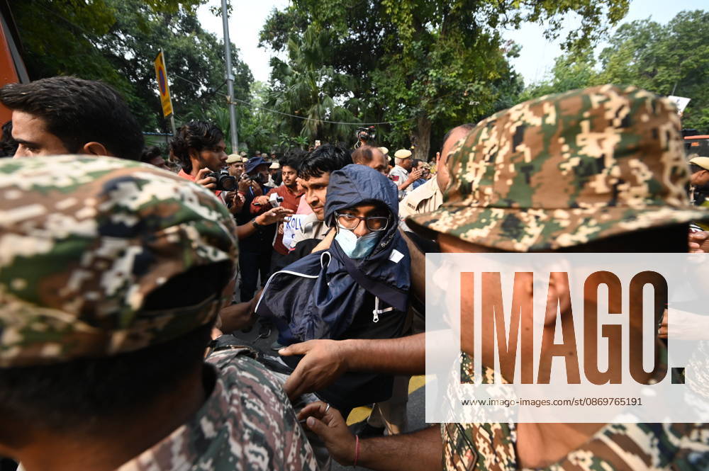 Students, youth and citizens participate in a march from the Press Club of India to Jantar Mantar demanding the resignation of Chief Election Commissioner Gyanesh Kumar, on October 17, 2026 in New Delhi, India. (Photo by Ishant Chauhan Hindustan Times ) CJP Supporters Protest Demanding CEC Gyanesh Kumar s Resignation Over Voter List Changes