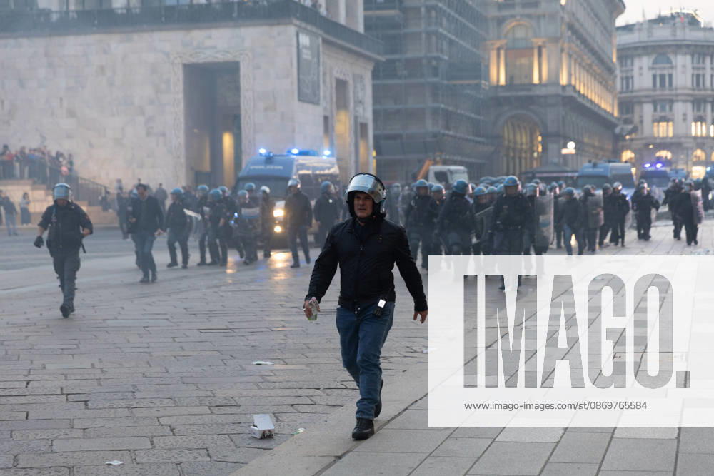 IPA89812256 - Milan, October 17, 2026: Italia in Piazza demonstration; violent clashes between police and the student movement