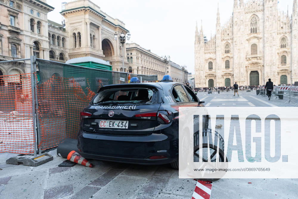 IPA89812359 - Milan, October 17, 2026: Italia in Piazza demonstration; violent clashes between police and the student movement