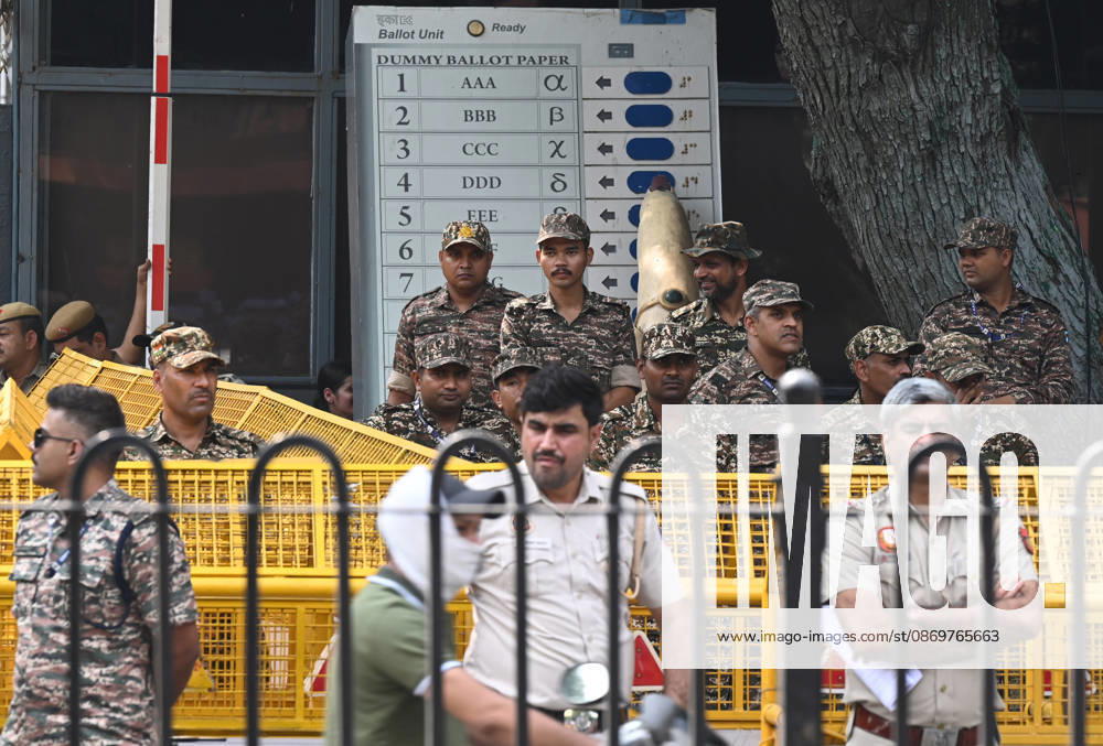 Paramilitary Forces and Delhi Police deployed outside the election commission of India HQ, on October 17, 2026 in New Delhi, India. (Photo by Sonu Mehta Hindustan Times ) CJP Supporters Protest Demanding CEC Gyanesh Kumar s Resignation Over Voter List Changes