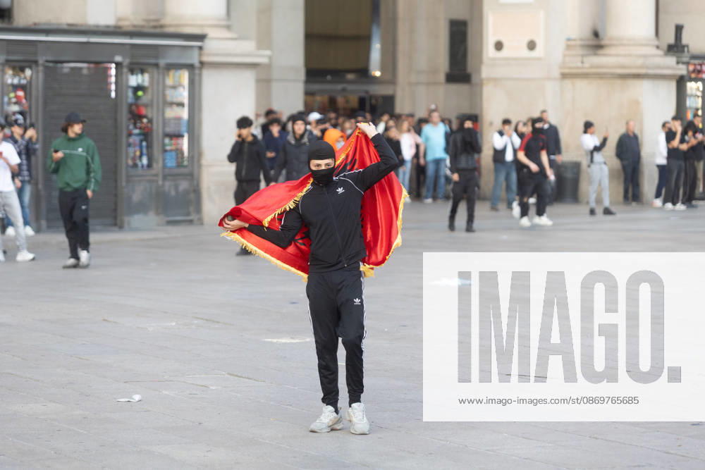IPA89812411 - Milan, October 17, 2026: Italia in Piazza demonstration; violent clashes between police and the student movement