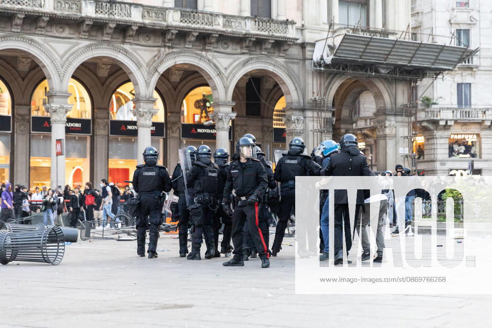 IPA89812348 - Milan, October 17, 2026: Italia in Piazza demonstration; violent clashes between police and the student movement