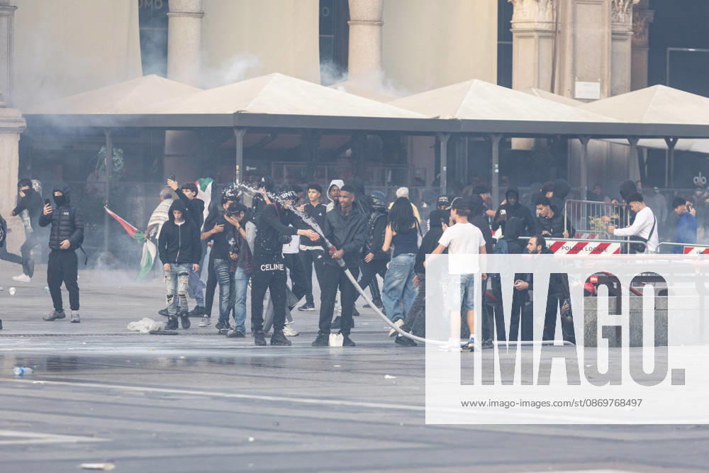 IPA89816751 - Milan, October 17, 2026: Italia in Piazza demonstration; violent clashes between police and the student movement