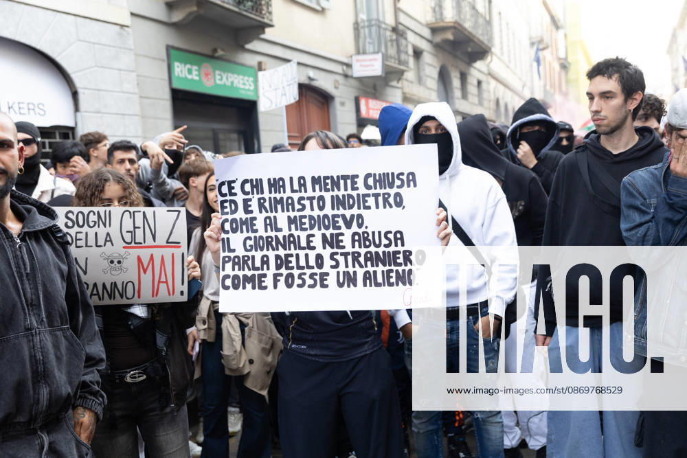 IPA89816961 - Milan, October 17, 2026: Italia in Piazza demonstration; violent clashes between police and the student movement