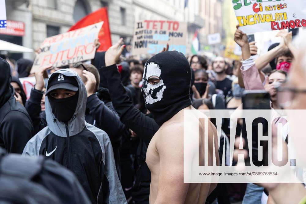 IPA89816965 - Milan, October 17, 2026: Italia in Piazza demonstration; violent clashes between police and the student movement