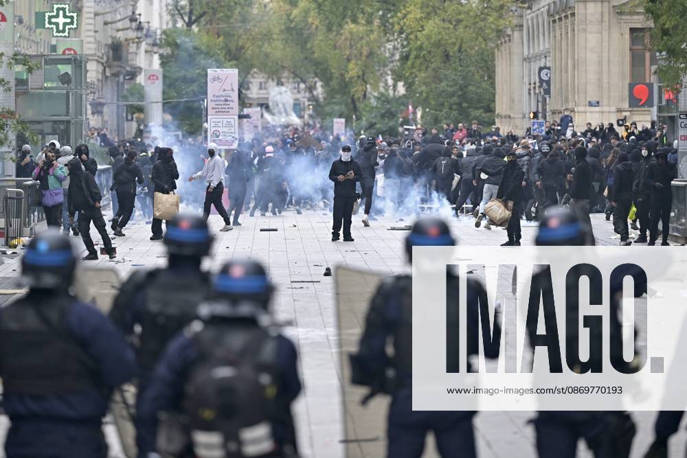 October 17 Protest in Lyon OCTOBER 17 PROTESTS PHOTOPQR LE PROGRES Joël PHILIPPON Lyon 10 17 2026 October 17 Protest in Lyon October 17 Protest in Lyon The call for mobilization on October 17 has drawn support from a range of groups—from figures within the Yellow Vests movement and labor unions to university and high school students. Lyon, Rhône, Rhône-Alpes, France