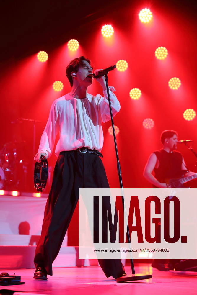 Frederik Fred Rabe and Luca Göttner (from left) of the band Giant Rooks at a concert at the Max Schmeling Halle in Berlin, October 17, 2026 Giant Rooks Concert Berlin
