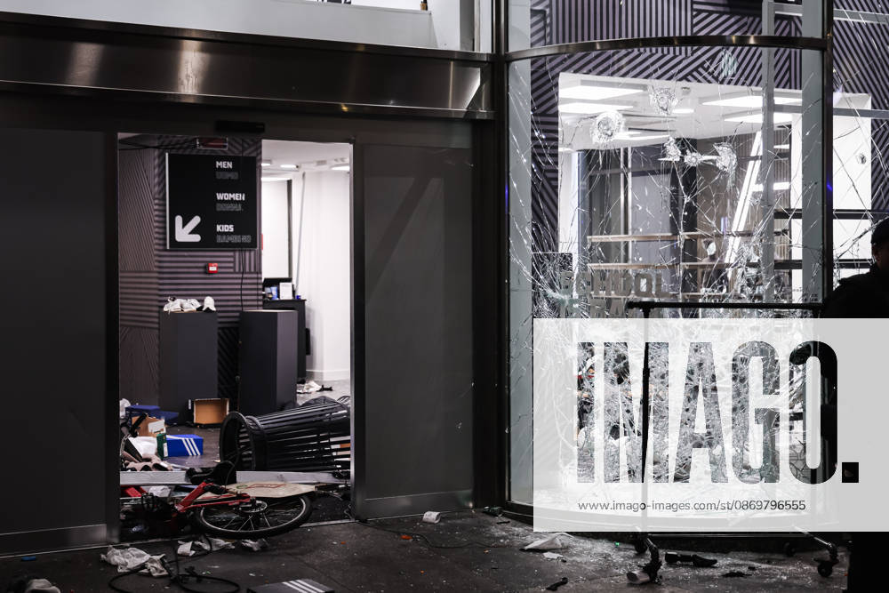 IPA89830534 - Milan: Damage caused by clashes between protesters and police during the Italia in Piazza demonstration against the high cost of living in the city center. Pictured: Damage to the Foot Locker store on Corso Vittorio Emanuele II