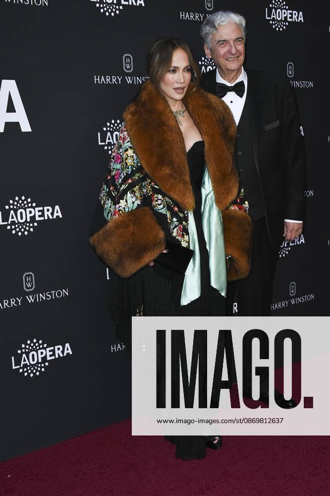 Jennifer Lopez, Gregory Nava at arrivals for LA Opera s Opening Night Gala, Dorothy Chandler Pavilion in The Music Center, Los Angeles, CA, October 17, 2026. Photo By: Elizabeth Goodenough Everett Collection LA Opera s Opening Night Gala PUBLICATIONXNOTxINxCANxCHNxFRAxITAxJPNxNORxPOLxRUSxESPxUKxUSA