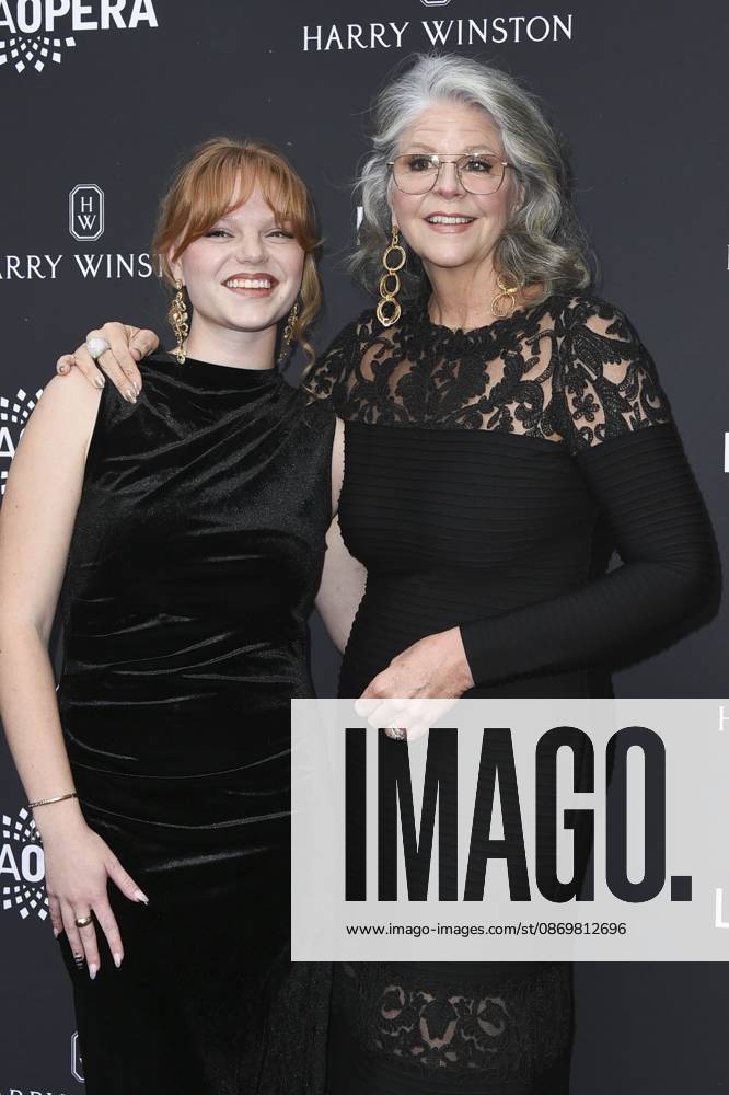 Susan Graham, Sydney Brakeley at arrivals for LA Opera s Opening Night Gala, Dorothy Chandler Pavilion in The Music Center, Los Angeles, CA, October 17, 2026. Photo By: Elizabeth Goodenough Everett Collection LA Opera s Opening Night Gala PUBLICATIONXNOTxINxCANxCHNxFRAxITAxJPNxNORxPOLxRUSxESPxUKxUSA