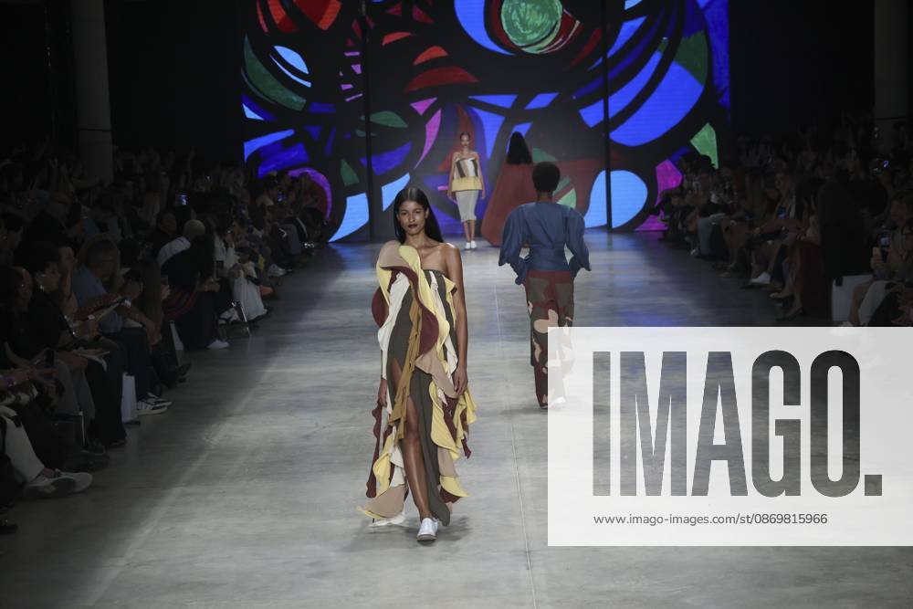 Cria Costura presents its collection at SPFW N61. Sao Paulo (SP), 10 17 2026 Moda SPFW N61 The brand Cria Costura presents its collection during a fashion show at the 61st edition of Sao Paulo Fashion Week, at the Pavilhao das Culturas Brasileiras (Pacubra), in Parque Ibirapuera, Sao Paulo.(Foto: Leco Viana Thenews2 imago images) Cria Costura presents its collection at SPFW N61.