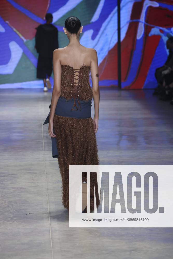Cria Costura presents its collection at SPFW N61. Sao Paulo (SP), 10 17 2026 Moda SPFW N61 The brand Cria Costura presents its collection during a fashion show at the 61st edition of Sao Paulo Fashion Week, at the Pavilhao das Culturas Brasileiras (Pacubra), in Parque Ibirapuera, Sao Paulo.(Foto: Leco Viana Thenews2 imago images) Cria Costura presents its collection at SPFW N61.