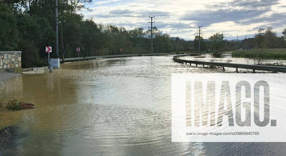 Heavy rainfall causes flooding in northwestern Turkiye KOCAELI, TURKIYE - OCTOBER 18: An area is submerged in floodwaters following heavy rainfall overnight in the Kandira district of Kocaeli, northwestern Turkiye, on October 18, 2026. The downpour inundates agricultural fields, roads and residential gardens in several areas. Murat Yildirim Anadolu Kocaeli Turkey. Editorial use only. Please get in touch for any other usage.
