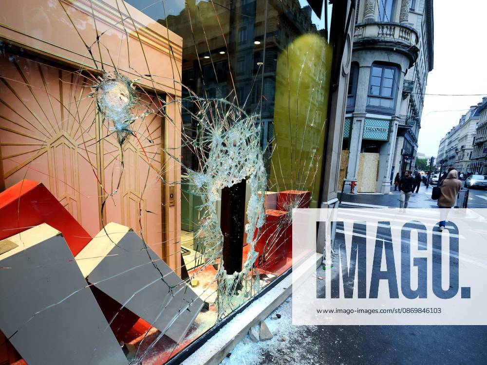 Riots and Looting: The Day After the Protest PHOTOPQR LE PROGRES Richard MOUILLAUD Lyon, October 18, 2026 Riots and Looting: The Day After the Protest Riots and Looting: The Day After the Protest The Lancel store on Place des Jacobins in Lyon, October 18, 2026: 20,000 people demonstrated in the streets of Lyon. Violence overshadowed the protesters’ demands, resulting in a level of chaos rarely seen in the city. The tourist office was set on fire, and numerous stores were looted. Lyon, October 18, 2026. 20,000 people demonstrated in the streets of Lyon. Violence overshadowed the protesters’ demands, resulting in a level of chaos rarely seen in the city. The tourist office was set on fire, and a great many shops were looted. Lyon, Rhône, Rhô