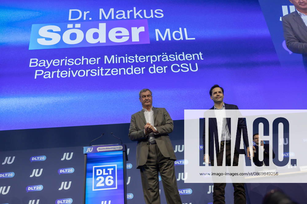 Young Union Germany Day in Bonn: Speech by the Federal Chancellor, October 17, 26. Closing photo with Johannes WINKEL, Member of the Bundestag and Federal Chairman of the Young Union (CDU), and Federal Chancello