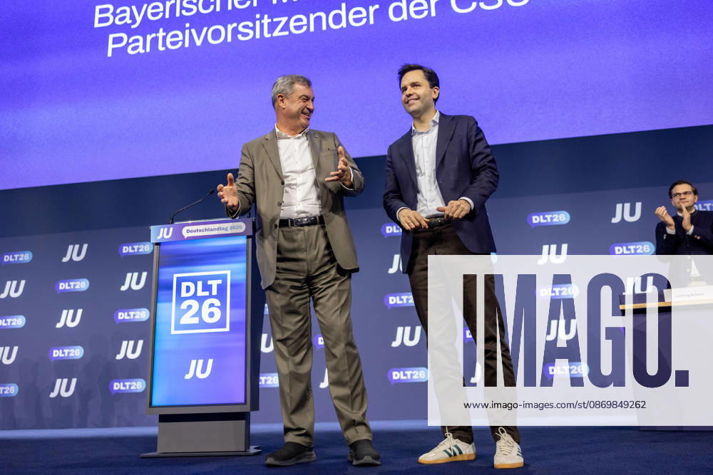 Young Union Germany Day in Bonn: Speech by the Federal Chancellor, October 17, 26. Closing photo with Johannes WINKEL, Member of the Bundestag and Federal Chairman of the Young Union (CDU), and Federal Chancello