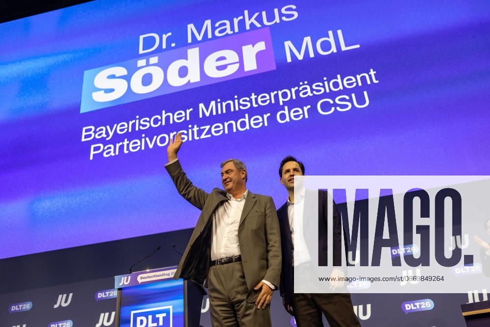 Young Union Germany Day in Bonn: Speech by the Federal Chancellor, October 17, 26. Closing photo with Johannes WINKEL, Member of the Bundestag and Federal Chairman of the Young Union (CDU), and Federal Chancello