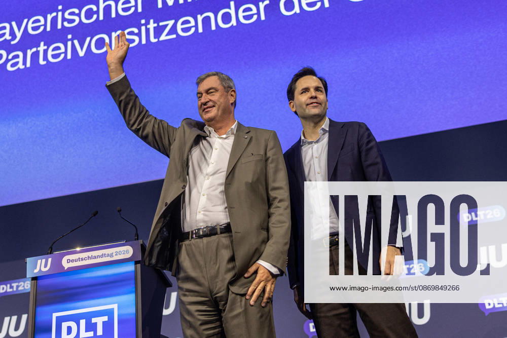 Young Union Germany Day in Bonn: Speech by the Federal Chancellor, October 17, 26. Closing photo with Johannes WINKEL, Member of the Bundestag and Federal Chairman of the Young Union (CDU), and Federal Chancello