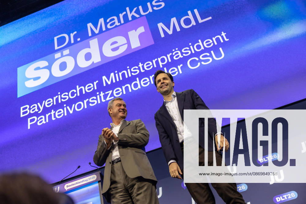 Young Union Germany Day in Bonn: Speech by the Federal Chancellor, October 17, 26. Closing photo with Johannes WINKEL, Member of the Bundestag and Federal Chairman of the Young Union (CDU), and Federal Chancello
