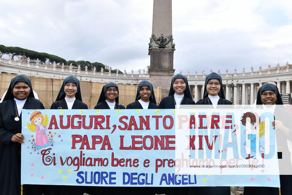 Pope Leo XIV leads Angelus prayer at Vatican VATICAN CITY, VATICAN - OCTOBER 18: A group of nuns hold a banner to greet Pope leo XIV before the Angelus prayer from the window of the apostolic palace overlooking St. Peter s square at the Vatican on October 18, 2026. The Pope returned to the Vatican yesterday following lung surgery. Isabella Bonotto Anadolu Vatican City Vatican. Editorial use only. Please get in touch for any other usage.
