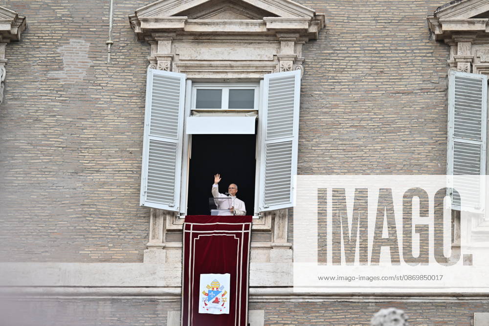 Italy, Rome,Vatican 2026-10-18 : Pope Leo XI during giÃ Italy, Rome, Vatican City, October 18, 2026: Pope Leo XIV addresses the crowd from the window of the apostolic palace overlooking St. Peter s square during the Angelus prayer, a day after his return to The Vatican following a surgery to remove a cancerous tumour in his right lung, . Photo: Copyright Alessia Giuliani CPPn4 una il - NO BOOKS